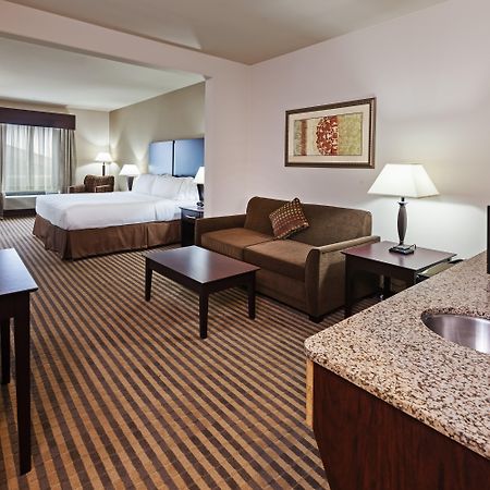 Holiday Inn Express & Suites Brady By Ihg Екстер'єр фото