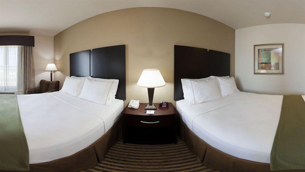 Holiday Inn Express & Suites Brady By Ihg Екстер'єр фото