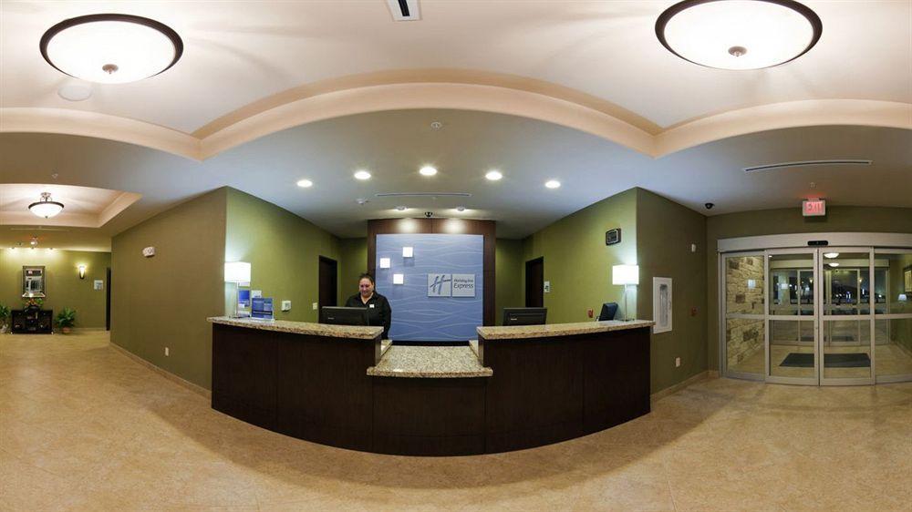 Holiday Inn Express & Suites Brady By Ihg Екстер'єр фото