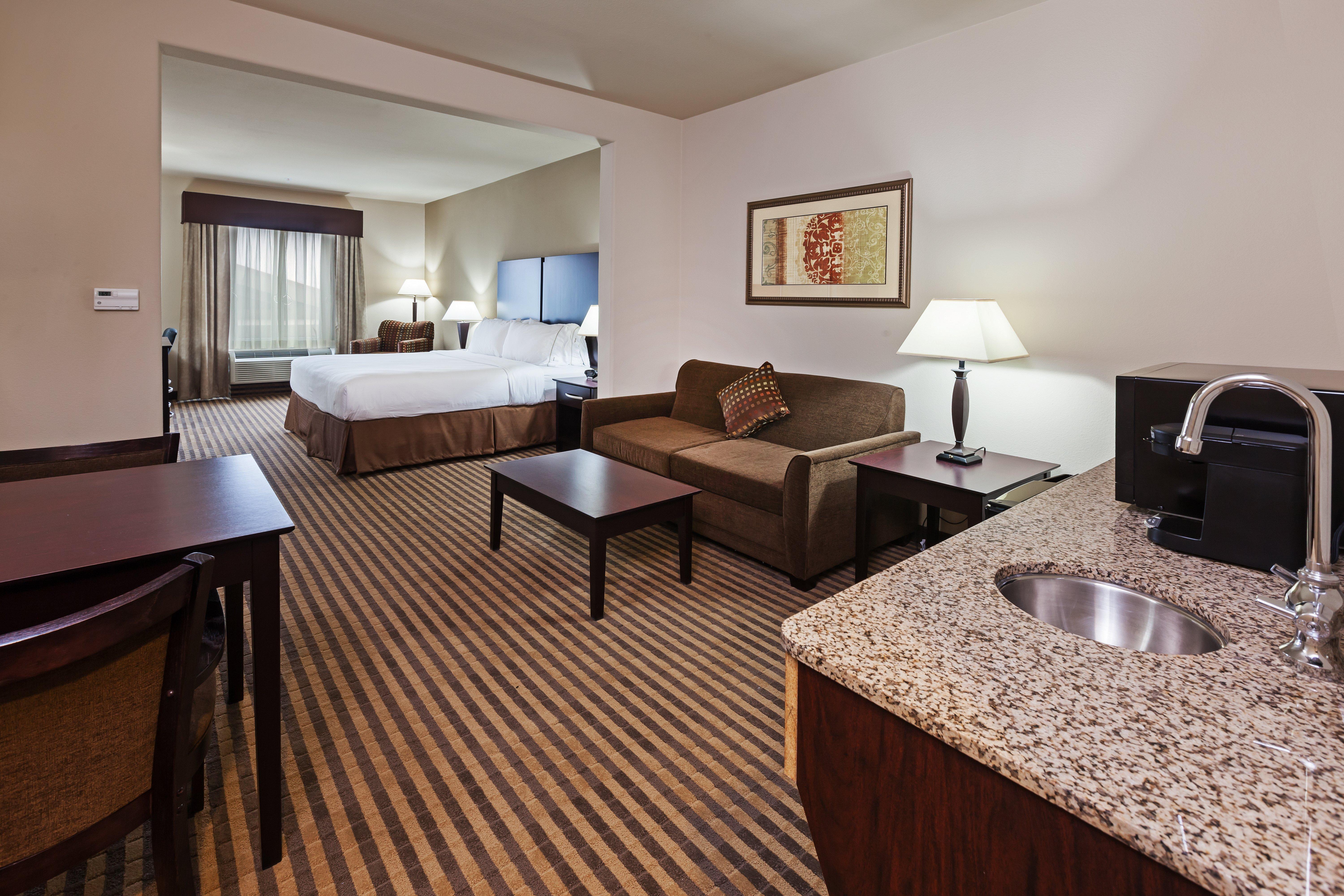 Holiday Inn Express & Suites Brady By Ihg Екстер'єр фото