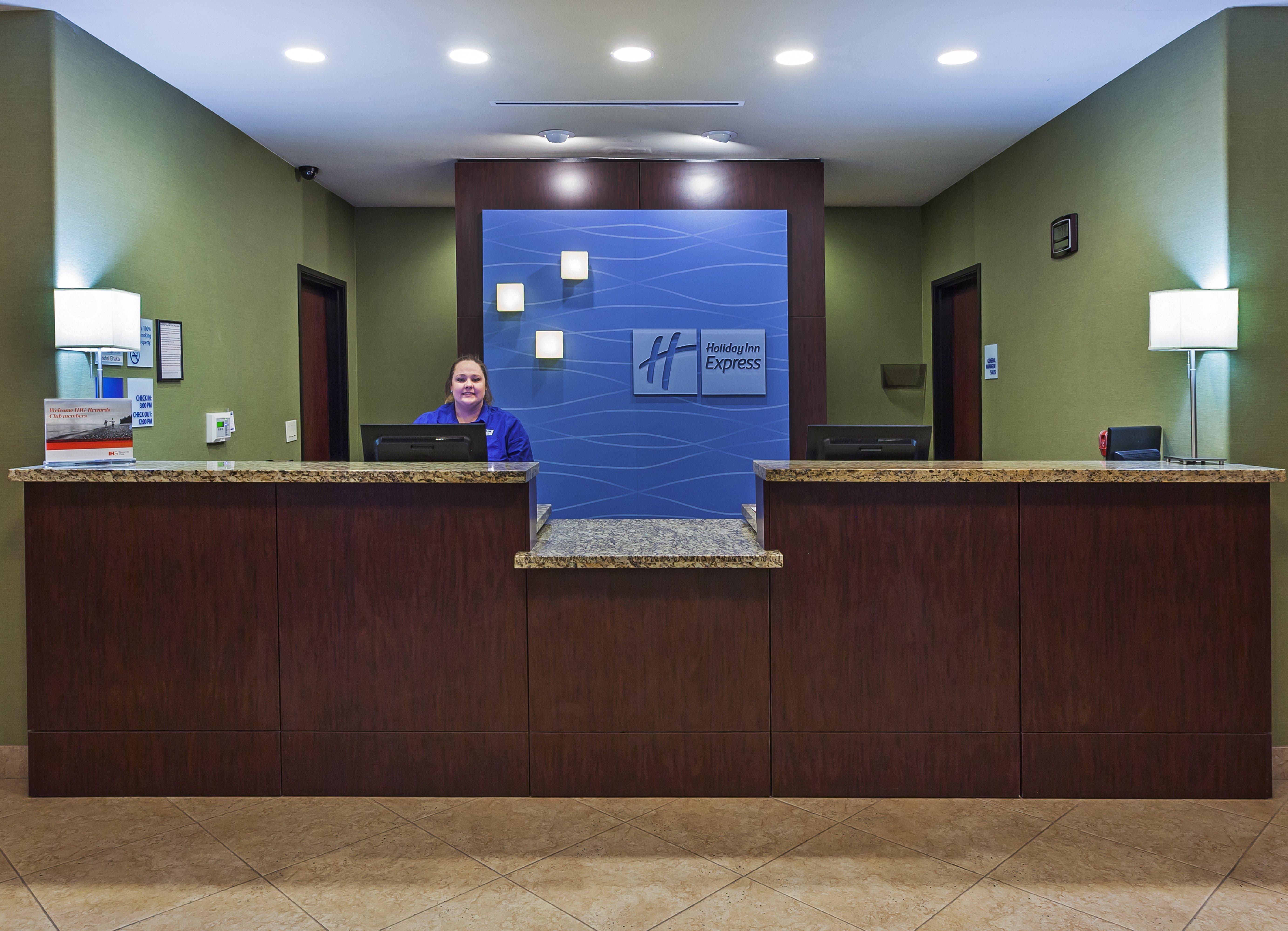 Holiday Inn Express & Suites Brady By Ihg Екстер'єр фото