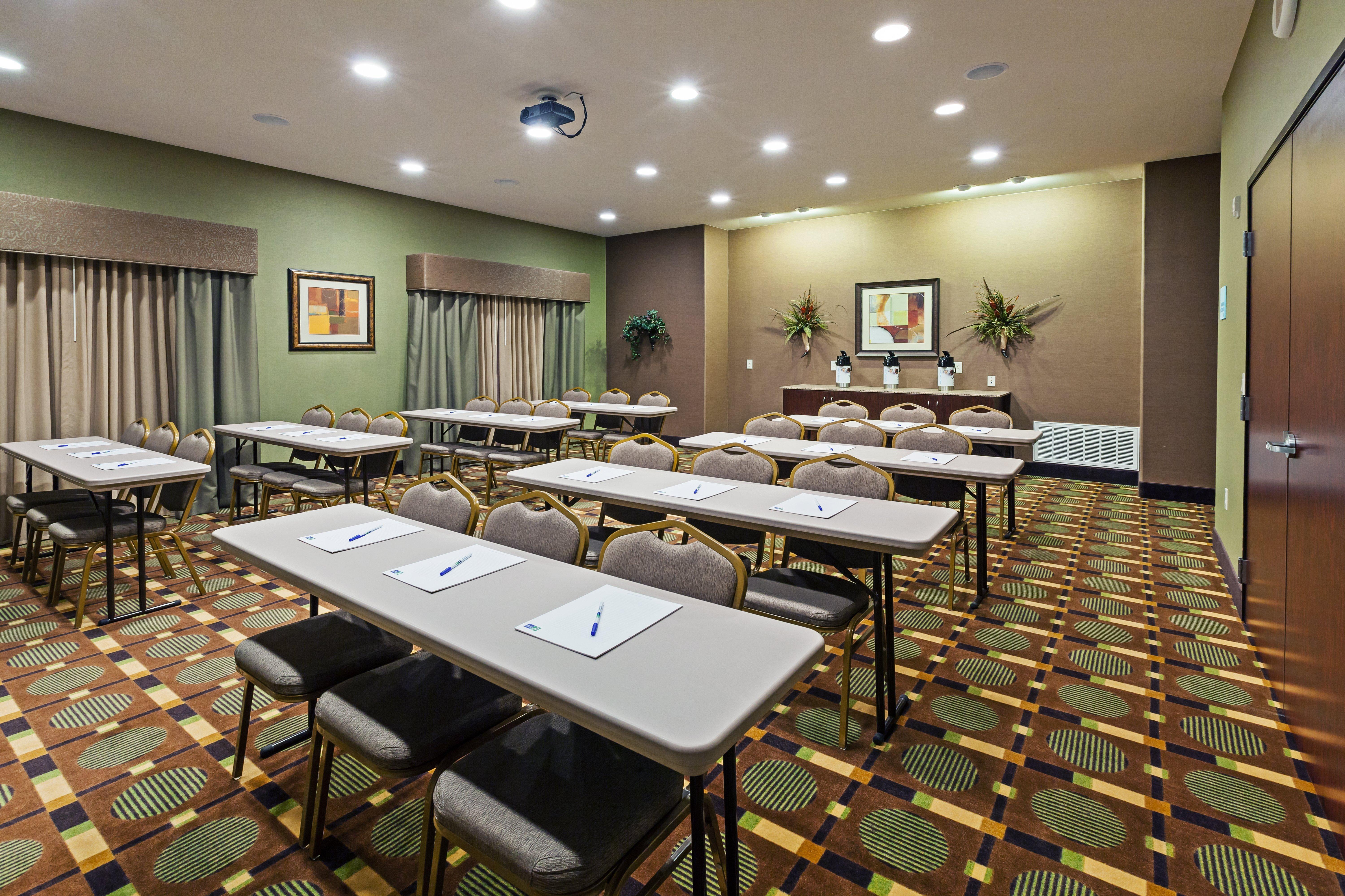 Holiday Inn Express & Suites Brady By Ihg Екстер'єр фото