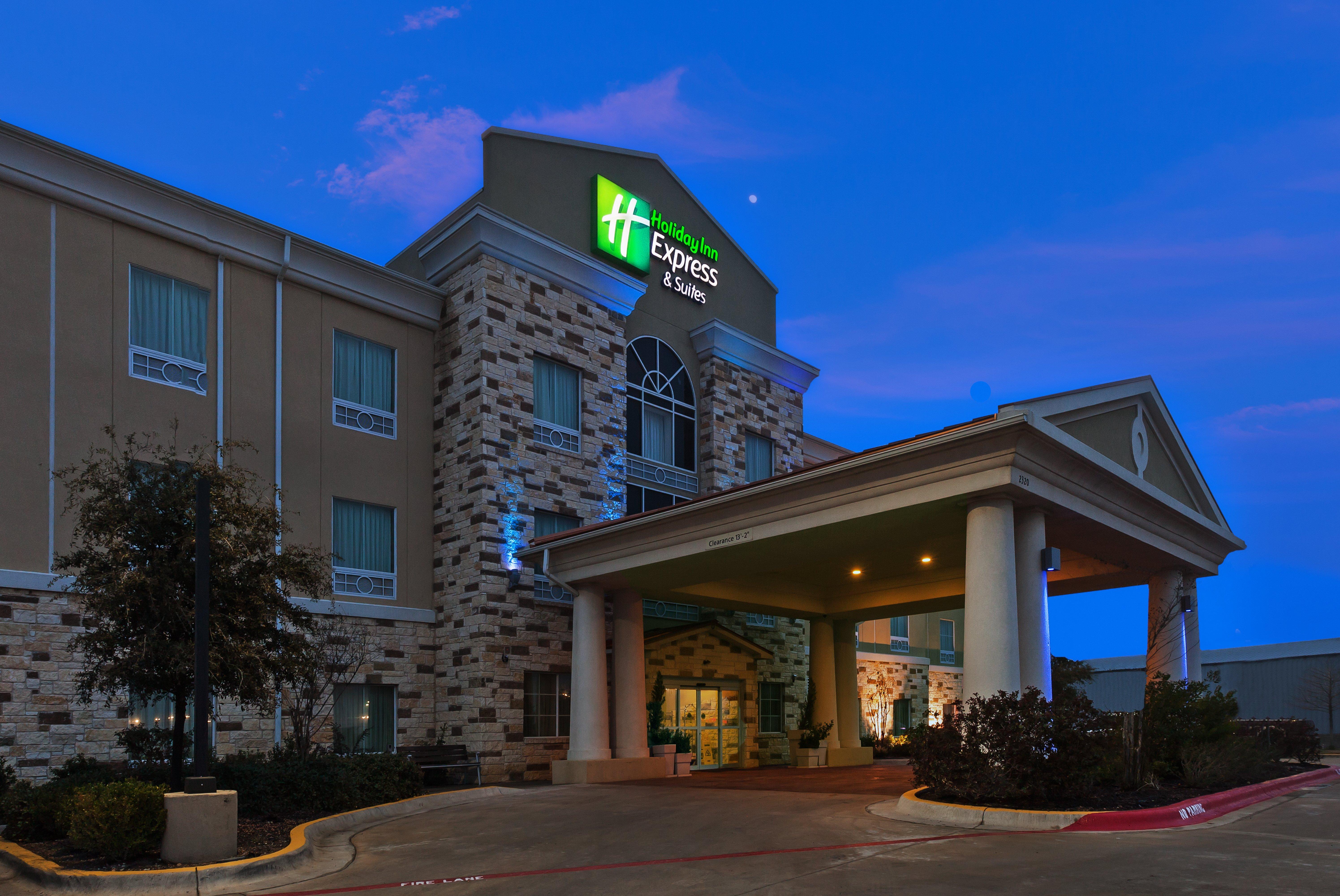 Holiday Inn Express & Suites Brady By Ihg Екстер'єр фото