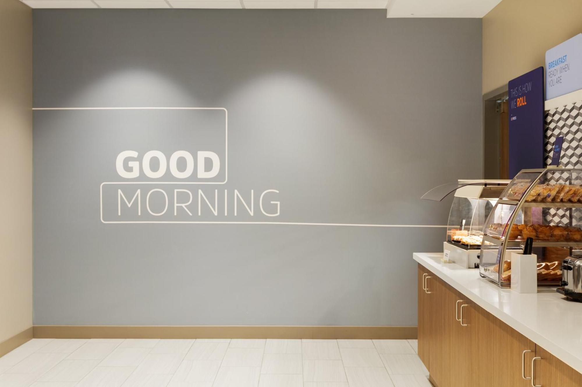 Holiday Inn Express & Suites Brady By Ihg Екстер'єр фото