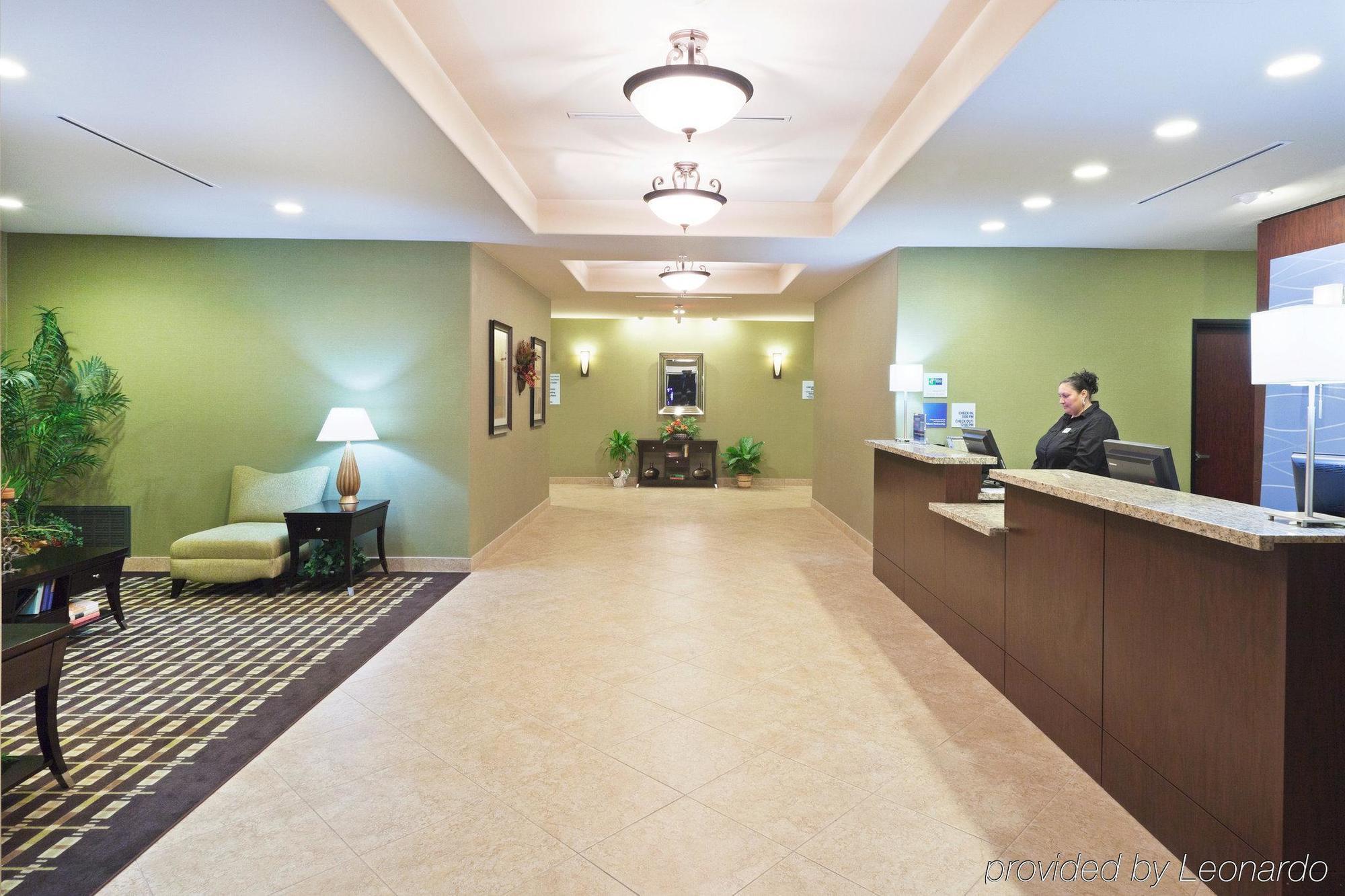 Holiday Inn Express & Suites Brady By Ihg Екстер'єр фото
