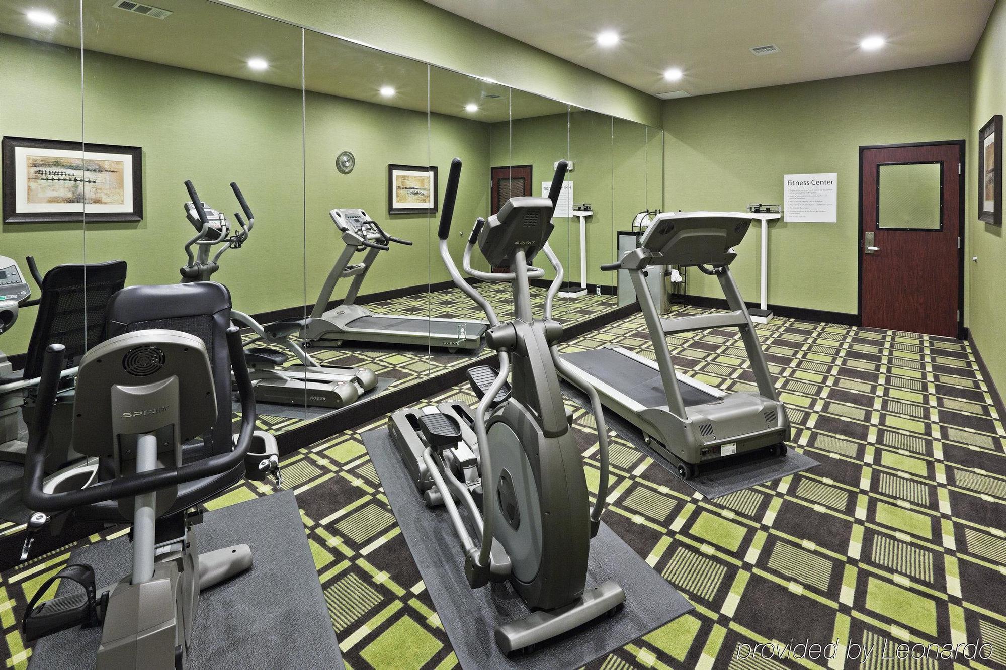 Holiday Inn Express & Suites Brady By Ihg Зручності фото