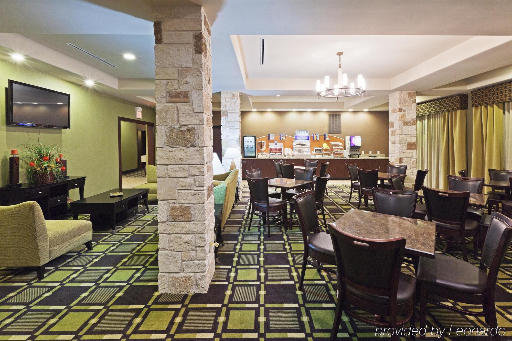 Holiday Inn Express & Suites Brady By Ihg Ресторан фото