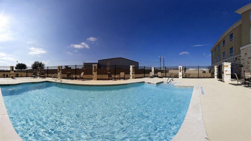 Holiday Inn Express & Suites Brady By Ihg Екстер'єр фото