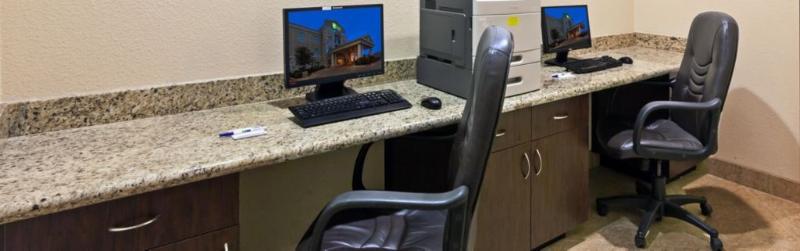 Holiday Inn Express & Suites Brady By Ihg Екстер'єр фото